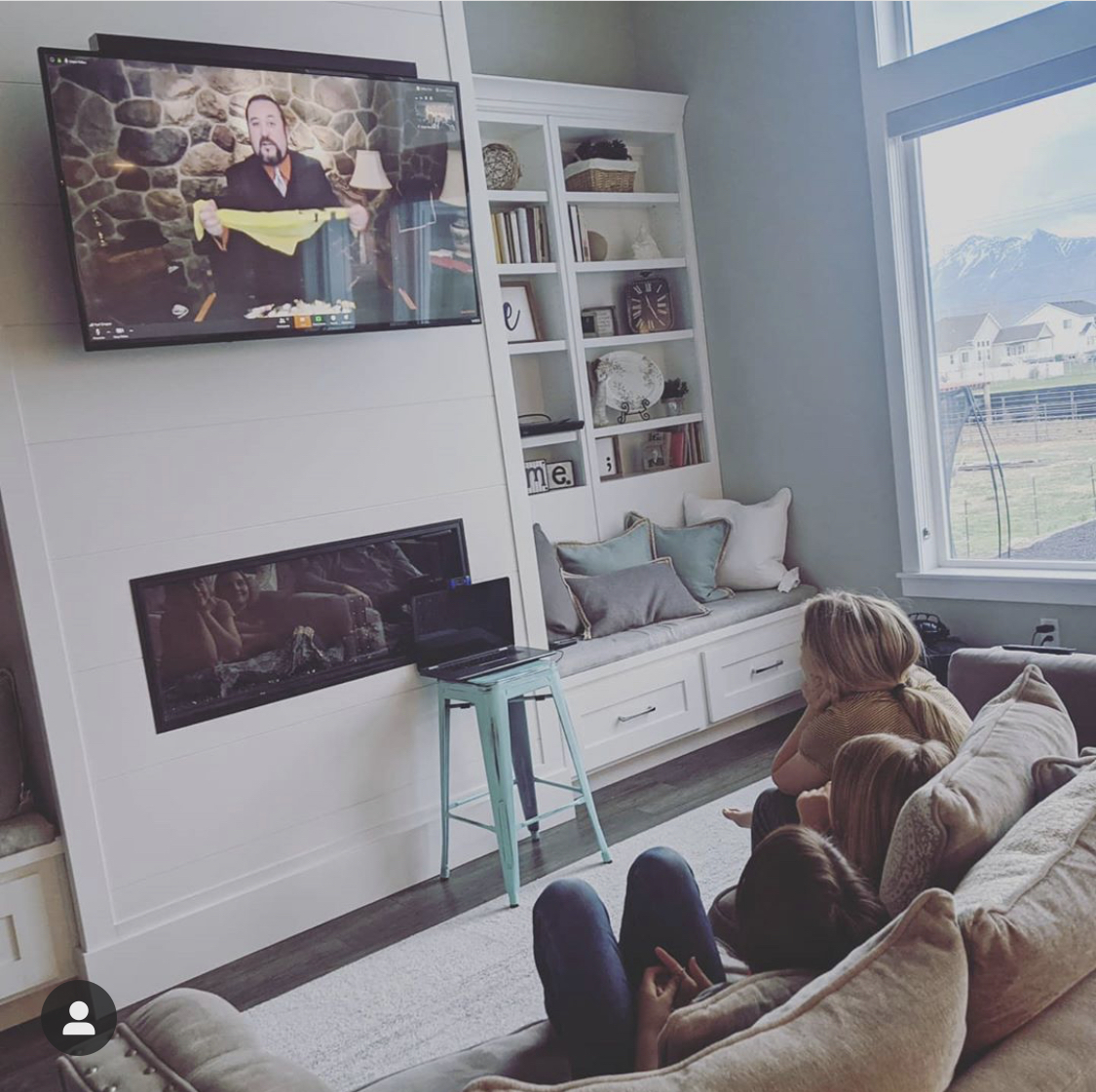 Magic & Showmanship for Online Shows! By Paul Draper